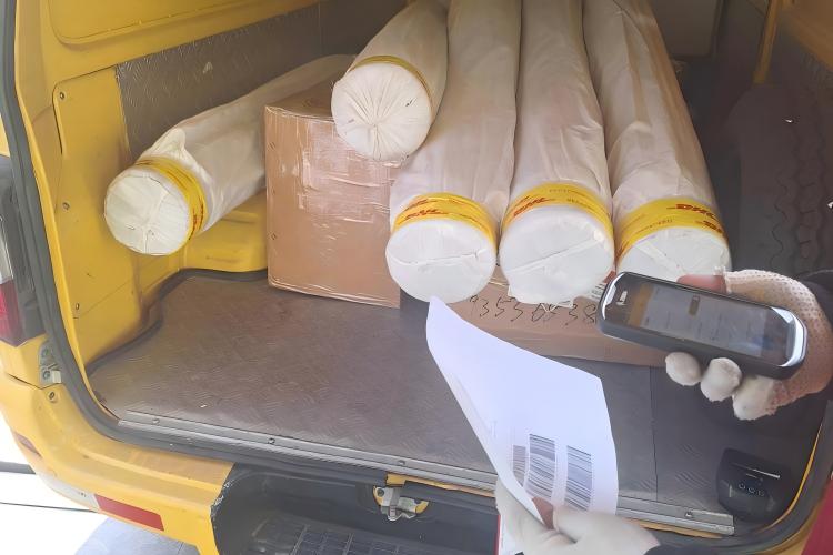 Pengiriman Kain Filter Anti-Statis Bermutu Tinggi yang Berhasil ke Klien Bulgaria