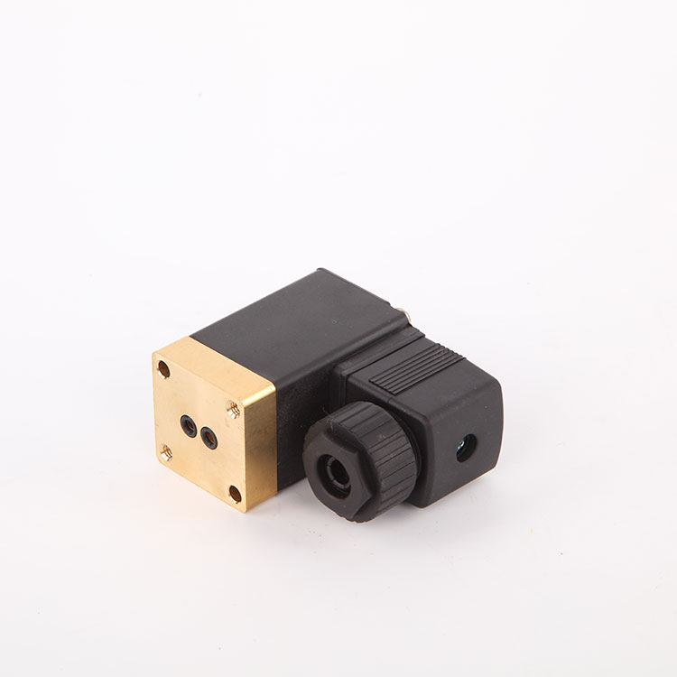Kumparan katup solenoid pulsa plunger